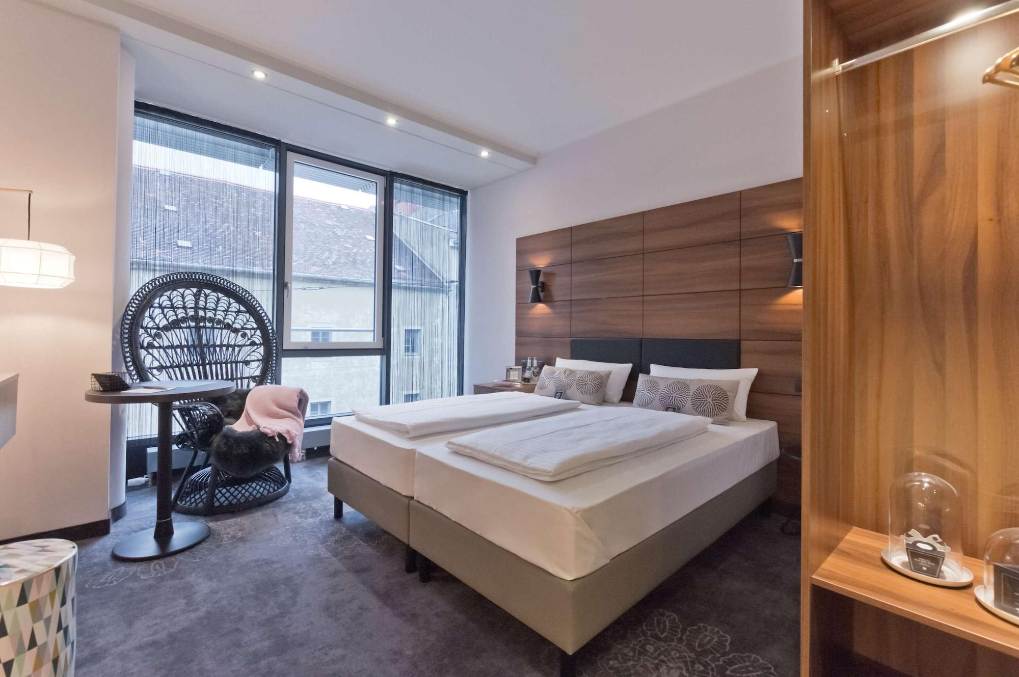 Elaya Hotel